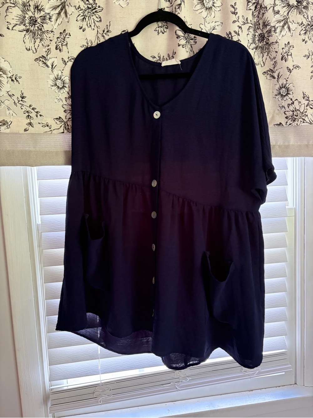 Relaxed Navy Button-Front Blouse with Pockets